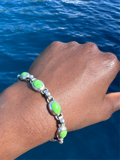 Green linked in Love