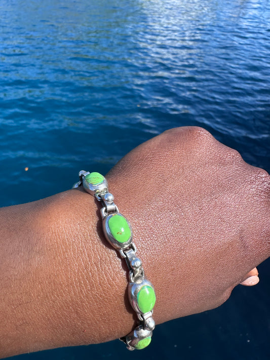 Green linked in Love