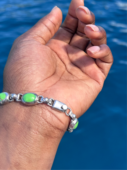 Green linked in Love